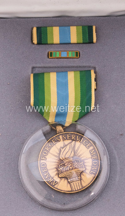USA - Armed Forces Reserve Medal in Case with Lapel Pin and Ribbon Bar  Bild 2