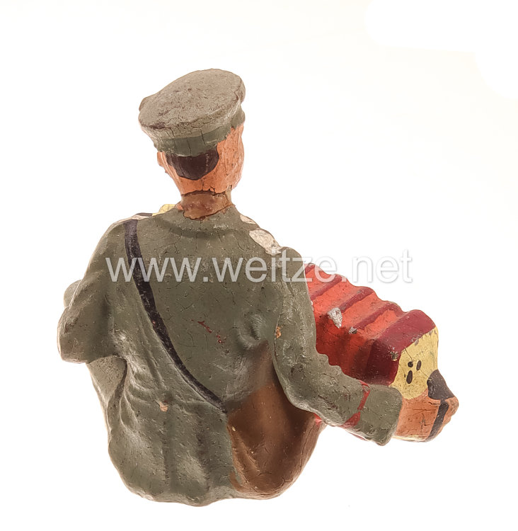 Lineol - Heer Lagerleben - Soldat sitzend Ziehharmonika spielend Bild 2